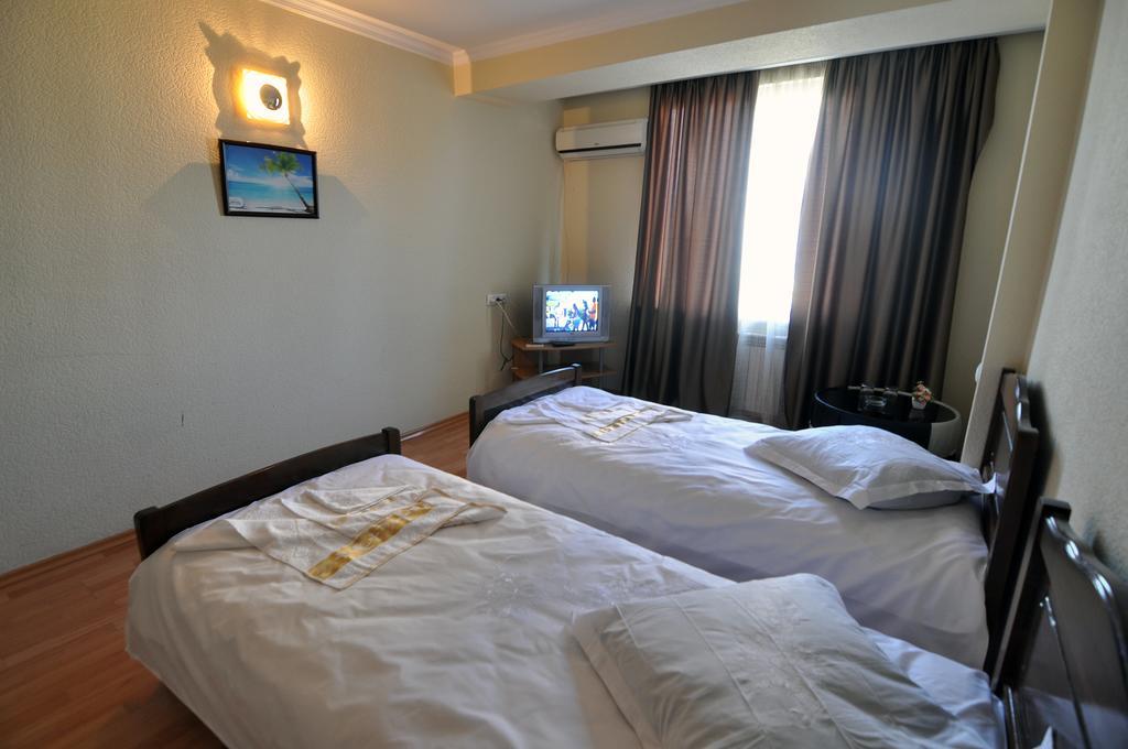 Sun Rise Hotel Tbilisi Phòng bức ảnh