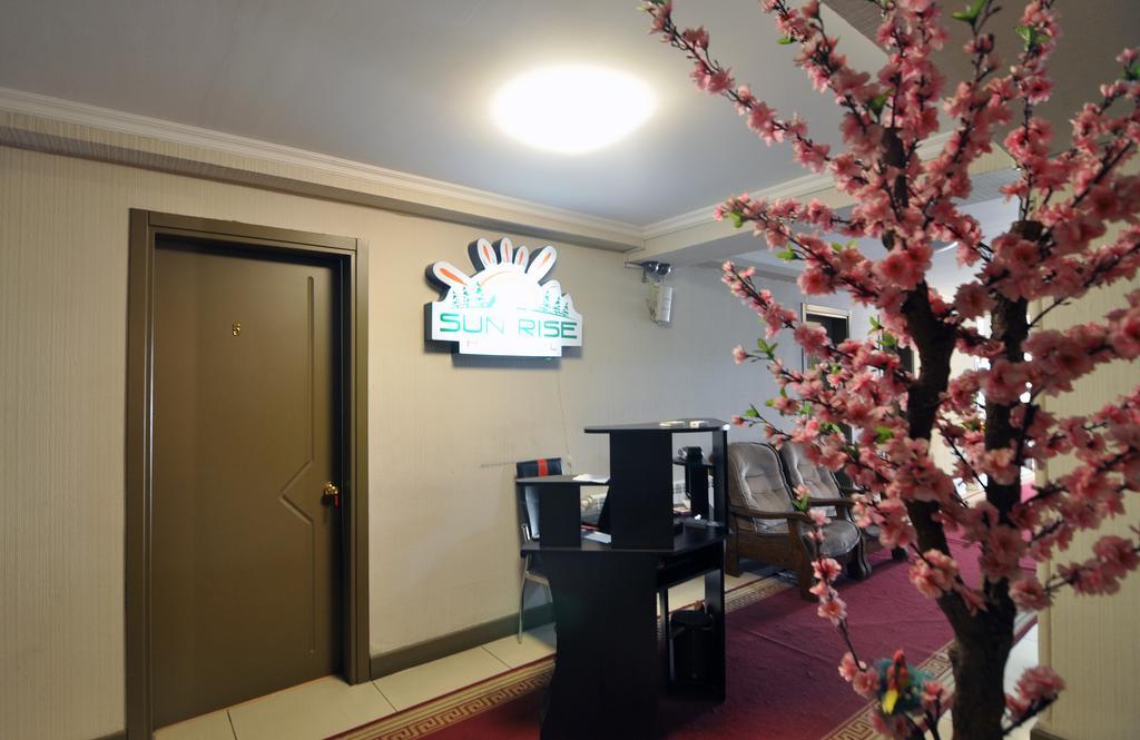 Sun Rise Hotel Tbilisi Ngoại thất bức ảnh